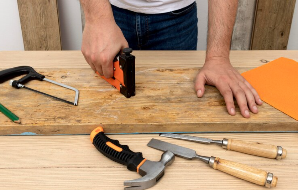 Wie Reparaturen im Holzbereich die Lebensdauer Ihrer Holzmöbel verlängern